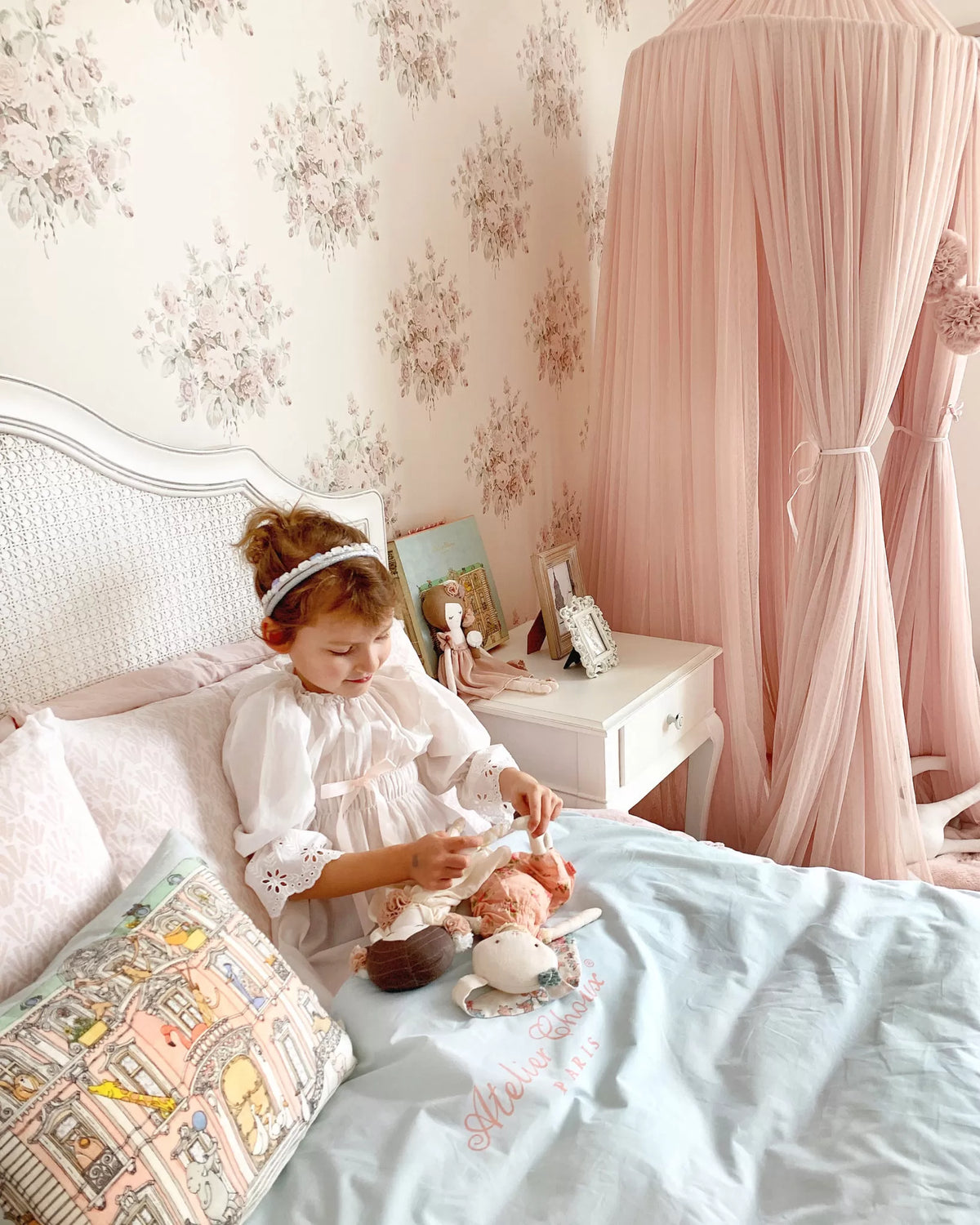 Atelier Choux Satin Cushion – Monceau Mansion